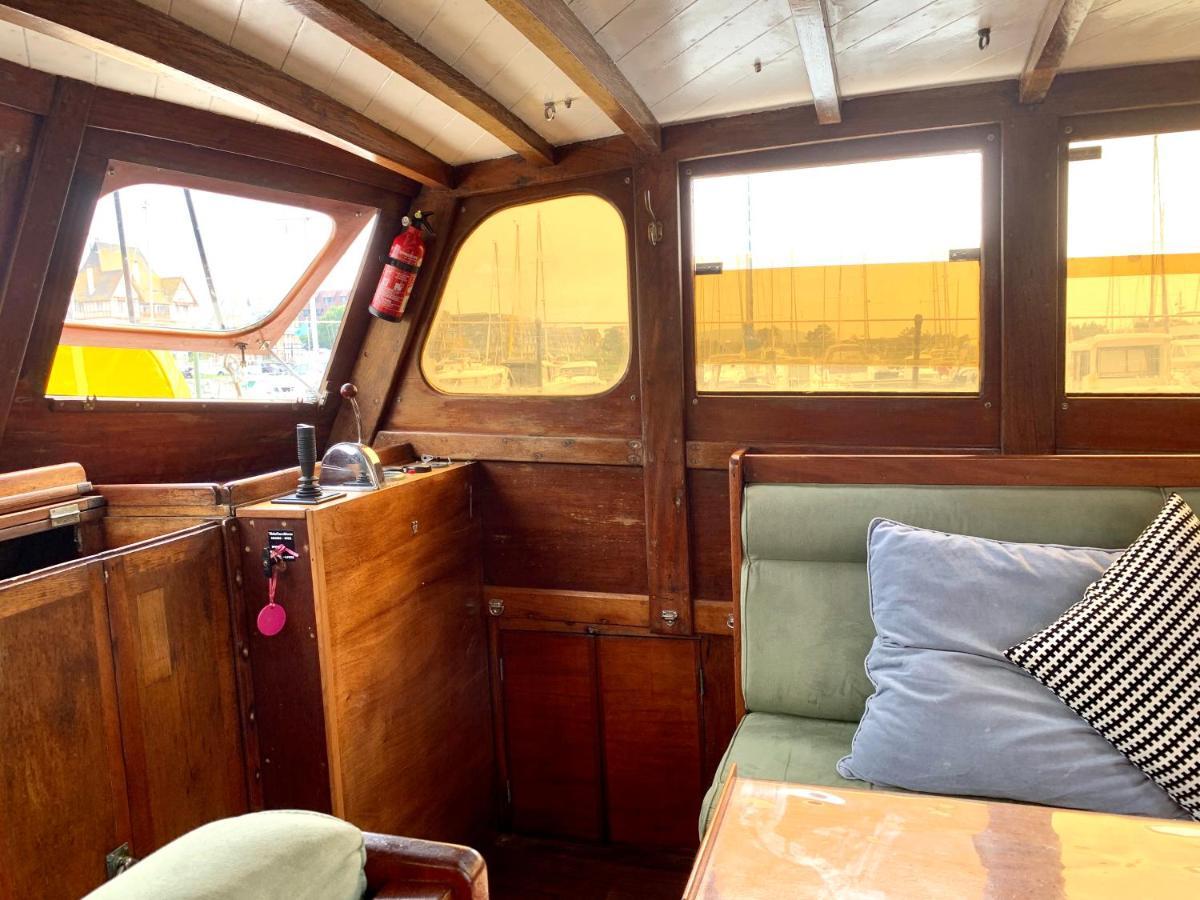 Botel Port Yacht Vintage Deauville