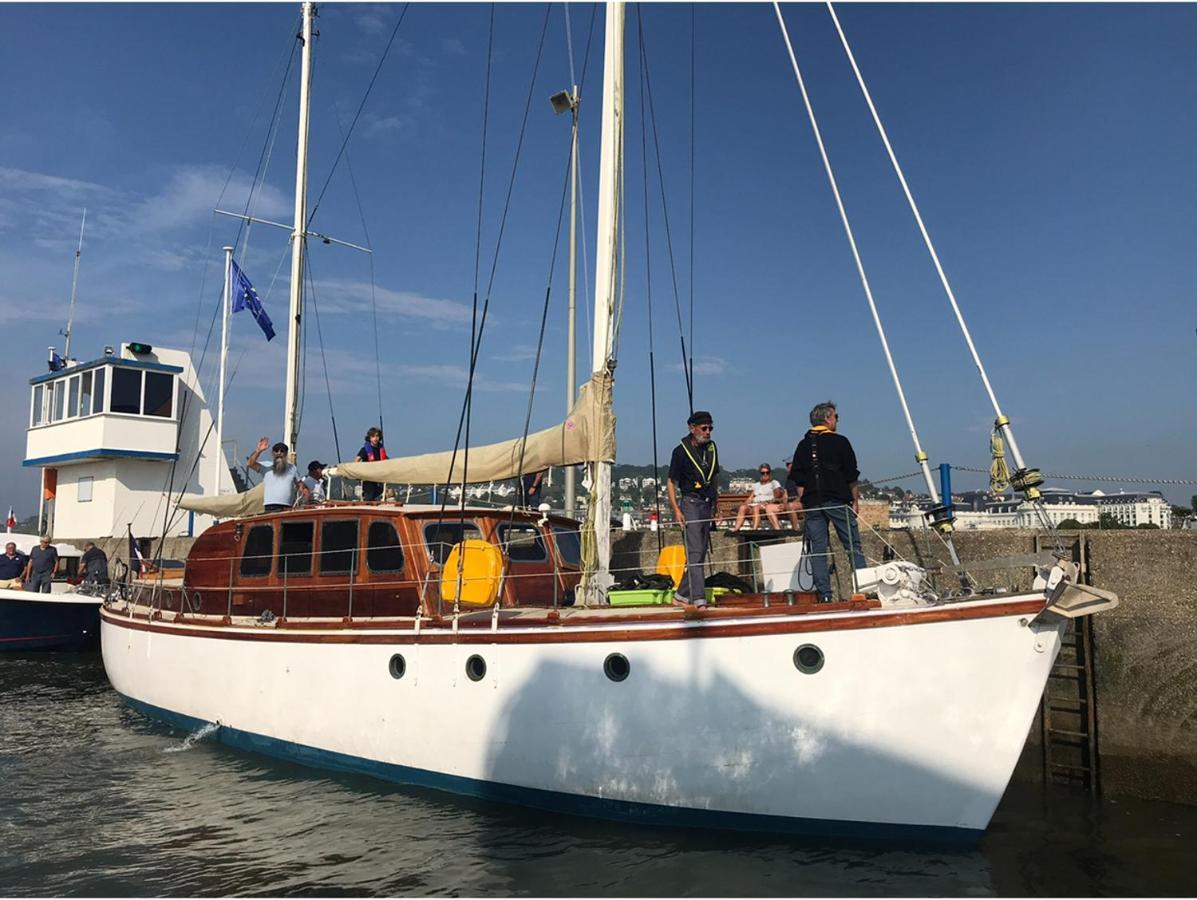Botel Port Yacht Vintage Deauville