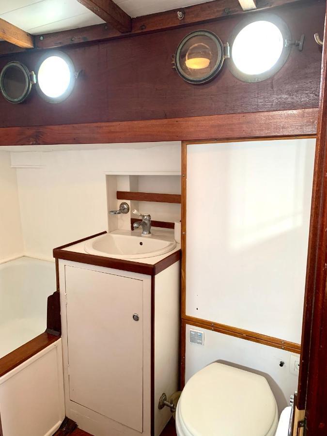 Botel Port Yacht Vintage