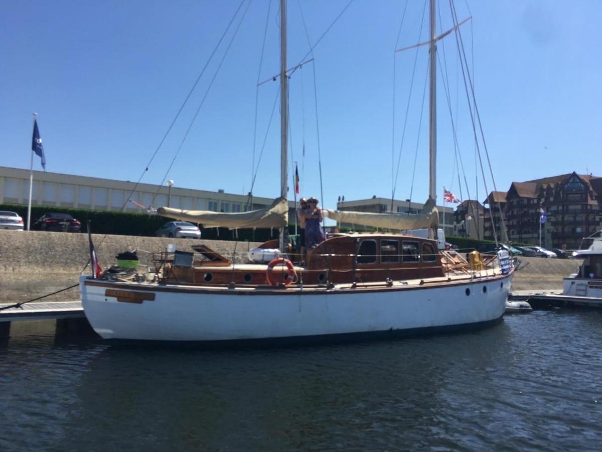 Botel Port Yacht Vintage Deauville