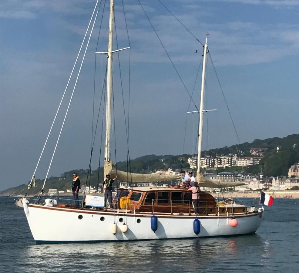 Port Yacht Vintage Botel Deauville