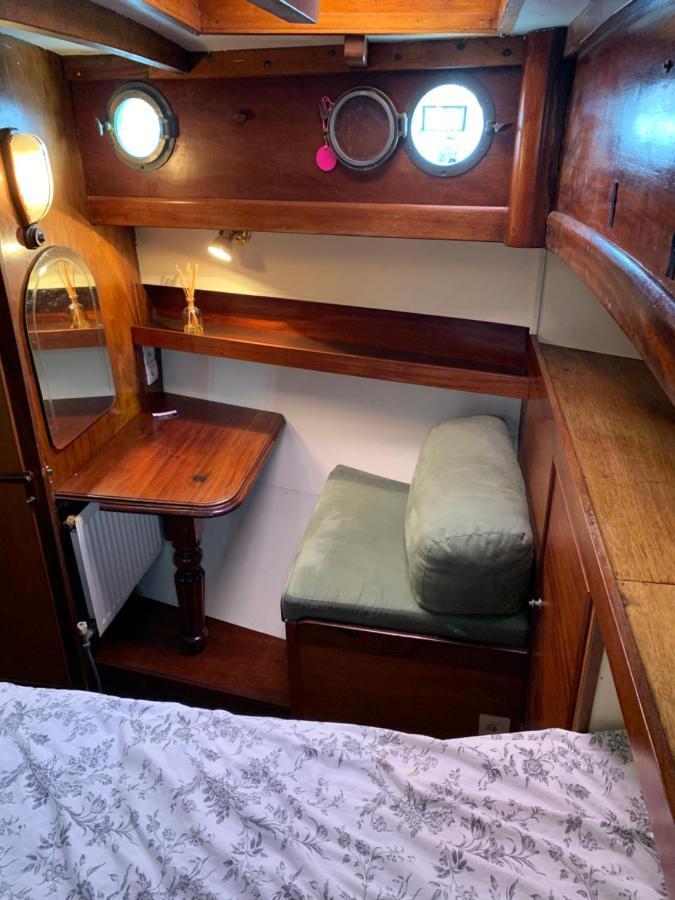 Botel Port Yacht Vintage Deauville
