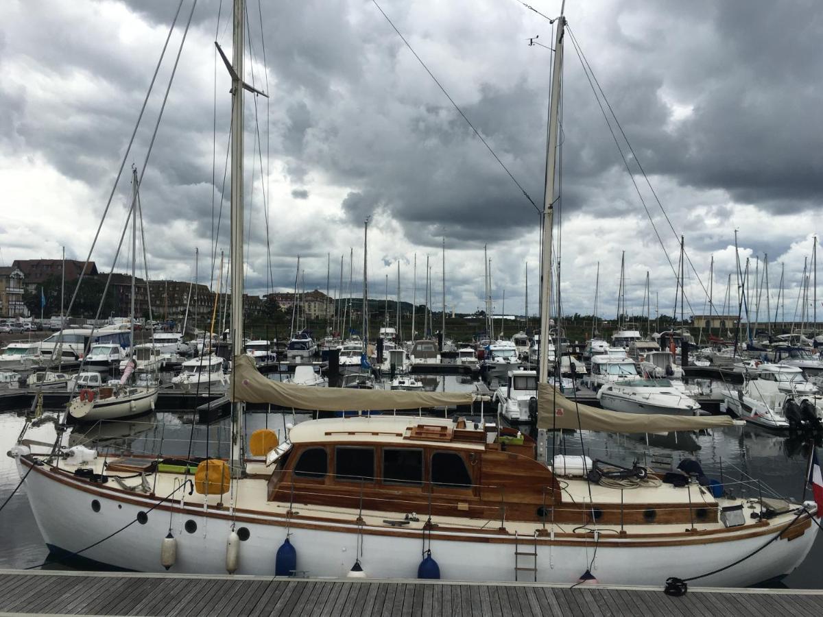 Botel Port Yacht Vintage