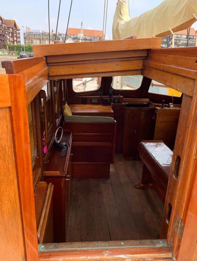 Botel Port Yacht Vintage Deauville