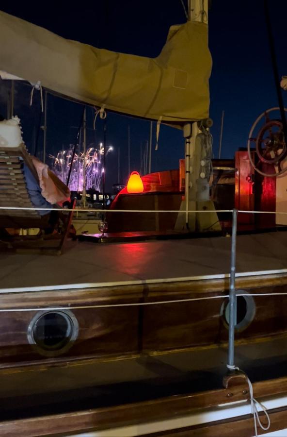 Botel Port Yacht Vintage *